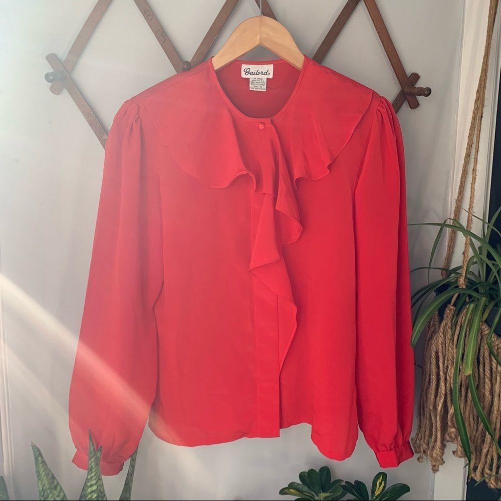 💚Cherry Red Exaggerated Ruffle Neck Blouse Hidden Button Down Shirt Size small - Picture 2 of 6